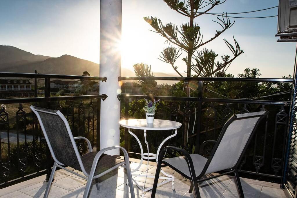 Cozy Flat At Regina Apartments اليكاناس المظهر الخارجي الصورة